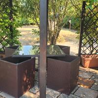 Tavolo e poltroncine di rattan