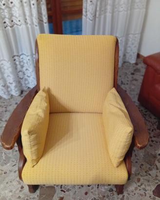 Due poltrone in legno