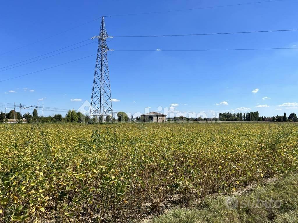Rustico / Casale di 695 m² con 4 locali e box auto - Altro