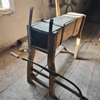 Antica macchina per tagliare le foglie di gelso