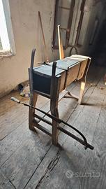 Antica macchina per tagliare le foglie di gelso