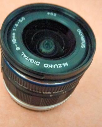 Obbiettivo grandangolare Olympus M.Zuiko