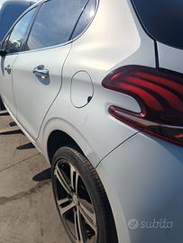 Ricambi usati Peugeot 208 GT line 2017