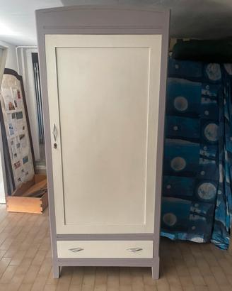 Armadio a un anta. In stile Shabby