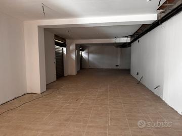 Locale commerciale Piazza Albino Pierro