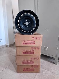 4 Cerchi in ferro  Toyota Yaris 15” NUOVI