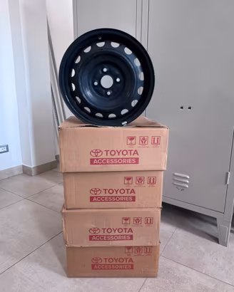 4 Cerchi in ferro  Toyota Yaris 15” NUOVI