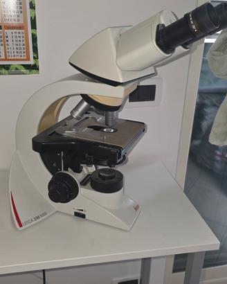 Microscopio LEICA professional DM1000 con 3obiett