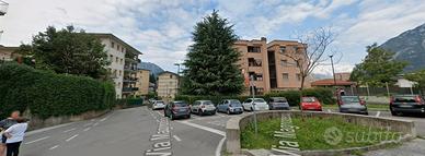Stanza singola a Lecco con terrazzo e giardino