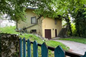 Casa singola anni 80 con 5000mq bosco