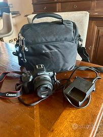 Fotocamera EOS R100 + obiettivo RF-S 18-45 mm