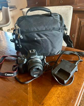 Fotocamera EOS R100 + obiettivo RF-S 18-45 mm