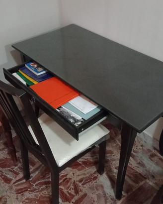 Scrivania completa di Sedia