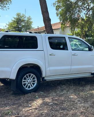 Toyota Hilux autocarro
