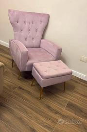 Poltrona in velluto rosa con pouf poggiapiedi