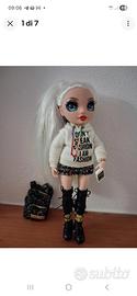 Bambola Rainbow High Amaya Raine con accessori

