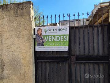 Casa singola bilivelli con cortile