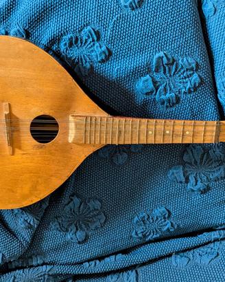 Antico mandolino a 12 corde