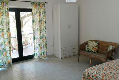 Casetta in fiore vicino mare Caprioli Palinuro