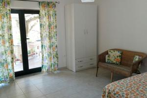 Casetta in fiore vicino mare Caprioli Palinuro