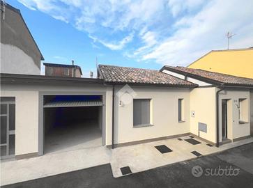 CASA SEMINDIPENDENTE A CASANOVA LONATI