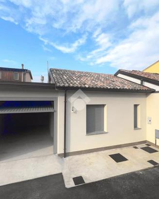 CASA SEMINDIPENDENTE A CASANOVA LONATI