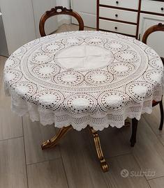 Tovaglia tonda bianca con pizzo Richelieu
