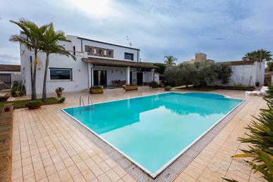 Villa con piscina fino a 10 -16 persone