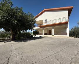 VILLA SINGOLA CON VISTA ZONA CASTELNUOVO A RECANAT