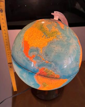 Mappamondo illuminato per bambini