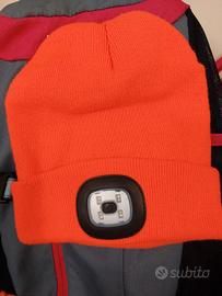 berretta con lampada luminosa lampeggiante