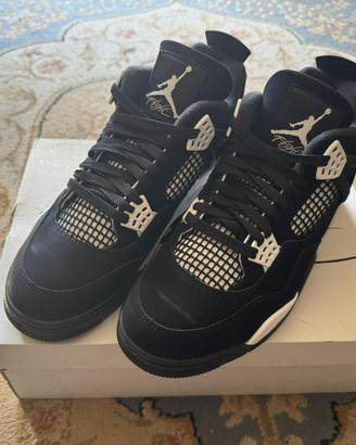 Jordan 4 White Thunder numero 44