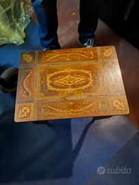 Tavolino portagioie/cucito con carillon