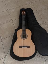 Yamaha C40M + custodia