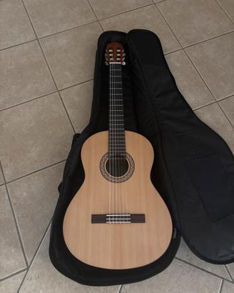 Yamaha C40M + custodia