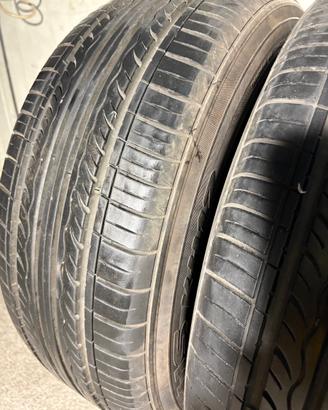 4 pneumatici 215 60 R15 94V KUMHO