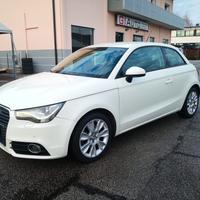 Audi A1 1.6 TDI 105 CV ***NEOPATENTATI***CIELO SCO