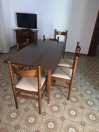 tavolo con 6 sedie in legno