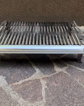 GRIGLIA  PER BARBECUE IN GIARDINO
