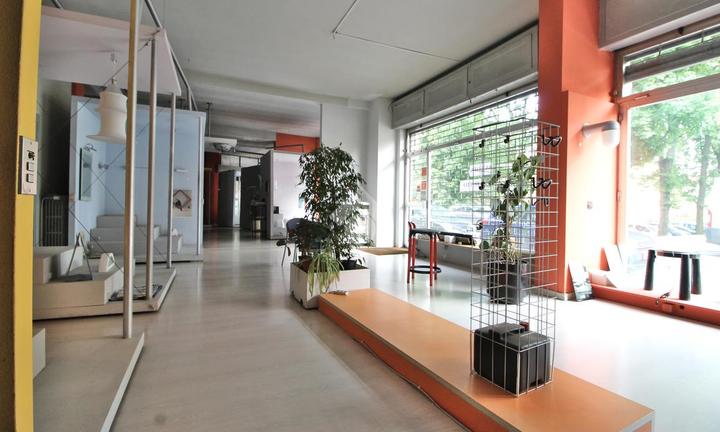 NEGOZIO A MARIANO COMENSE