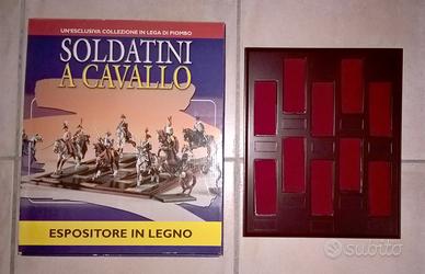 SOLDATINI di piombo a cavallo e ESPOSITORE