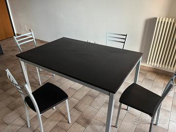 Tavolo da cucina allungabile con sedie
