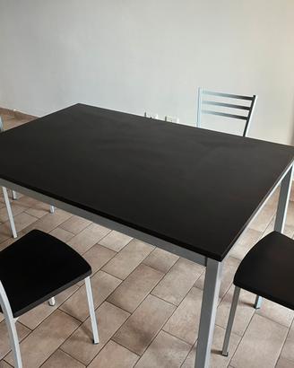 Tavolo da cucina allungabile con sedie