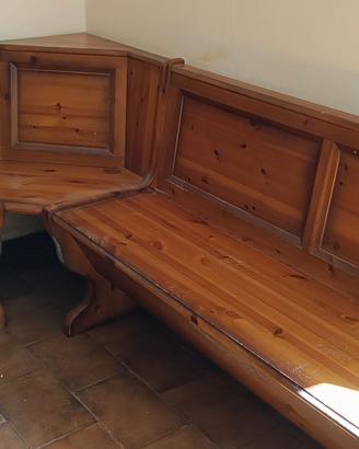 cassapanca angolare  in legno con vani contenitore