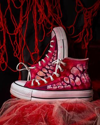 Converse alte All Star costum gore art alt DIY dip