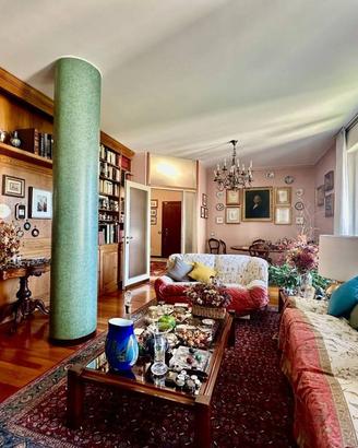 Appartamento di 205 m² con 5 locali e box auto a M