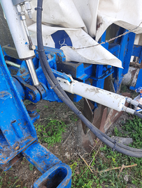 Aratro monovomere con spostamento idraulico