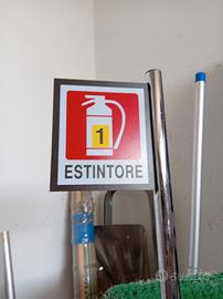 totem porta estintore