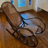 Sedia a dondolo stile Thonet