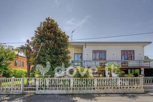 Villa di 300 m² con 5 locali e box auto a Legnago